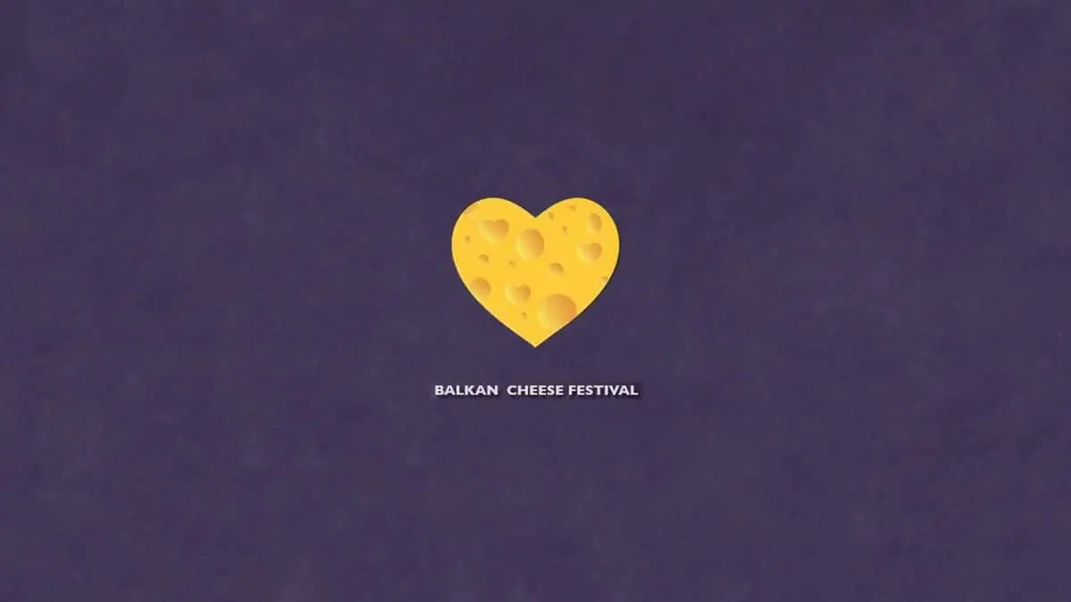 Najava za Balkan Cheese Festival. Ljubičasta pozadina sa sirom u obliku srca.