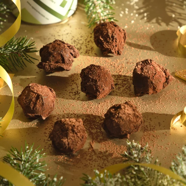 Aguara čokoladne kuglice sa lešnik pastom, mlečnom čokoladom i organskim sirovim kakao prahom.