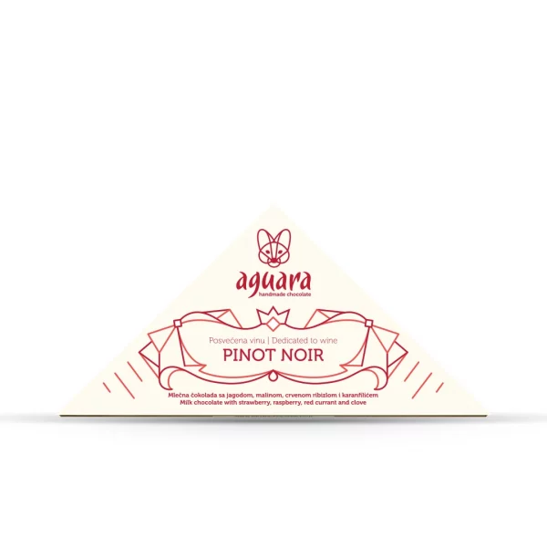 Trouglasta čokolada čokoladeposvećene vinu Pino noar. Na ambalaži se nalaze linijski elementi koji predstavljaju elemente srpske tradicije.
