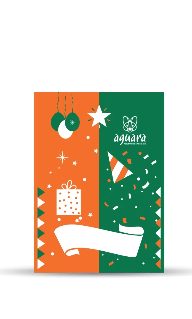 Poklon čestitka Srećan rođendan. Jedna polovina čestitke je narandžaste boje a druga zamno zelene. Na čestitki se nalaze baloni, konfete, kapica, zvezda i poklon pakovanje.