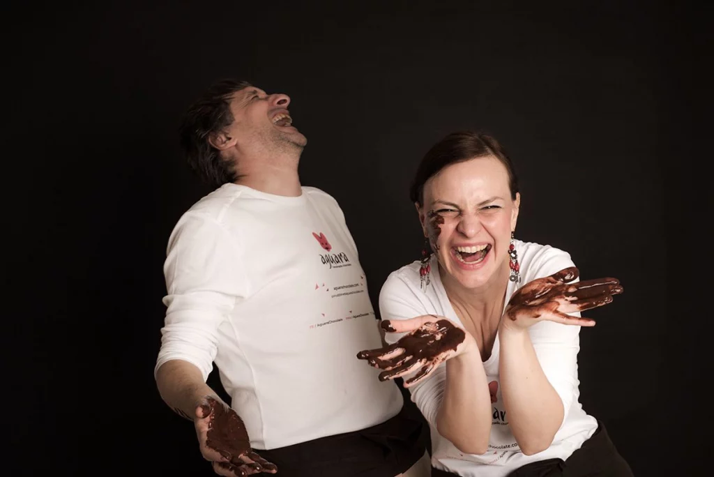 Miloš i Svetlana su osnivači Aguara čokolade iz Srbije. Brend je jedinstven po ručno rađenim čokoladama, inovativnom dizajnu i luksuznim poklon kutijama.